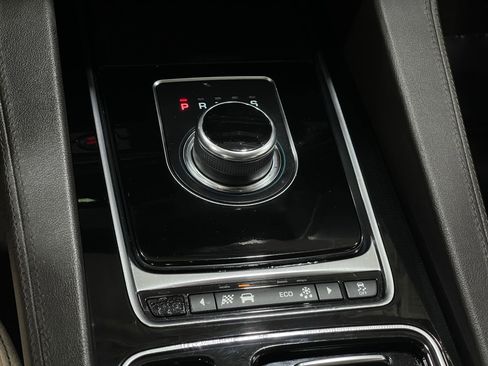 Used 2019 Jaguar F-PACE Prestige image 30