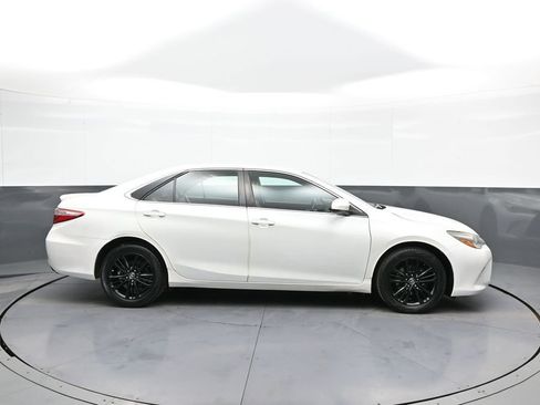 Used 2015 Toyota Camry SE image 5