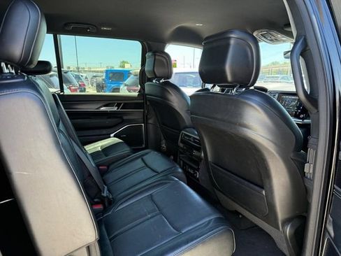 Used 2024 Jeep Wagoneer L Series III w/ Flexible Seating Group AWD/4WD image 19