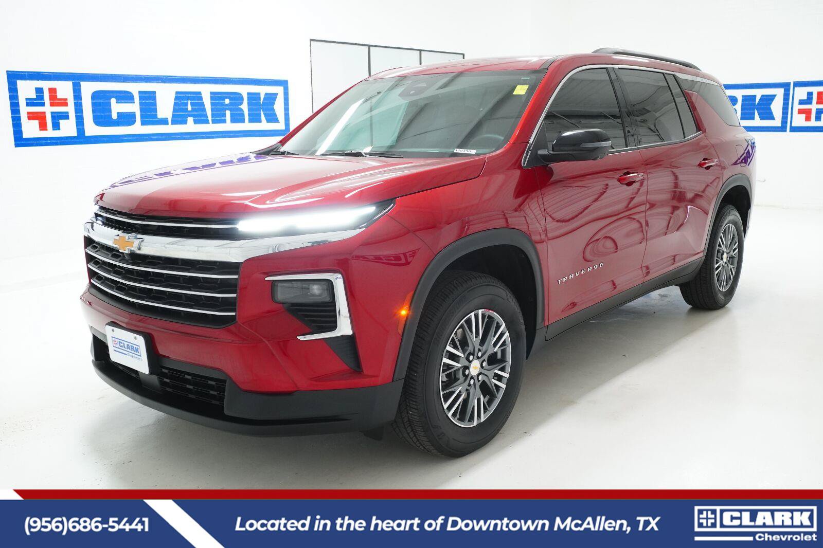 Used 2025 Chevrolet Traverse LT w/ Driver Confidence Package FWD image 1
