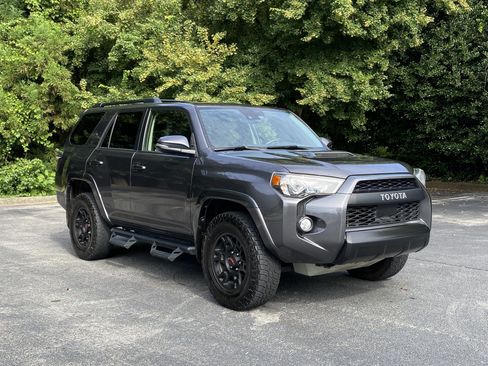 Used 2020 Toyota 4Runner TRD Off-Road Premium w/ Moonroof Package AWD/4WD image 2