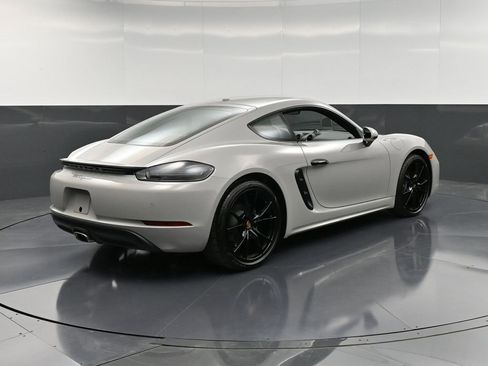 Used 2024 Porsche 718 Cayman image 8