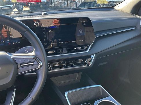 Used 2025 Chevrolet Equinox LT w/ Safety and Technology Package image 6