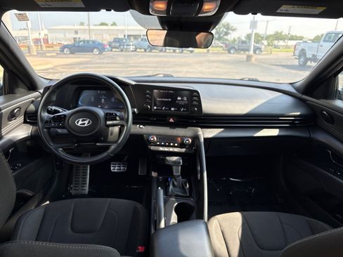 Used 2025 Hyundai Elantra Sport FWD image 8