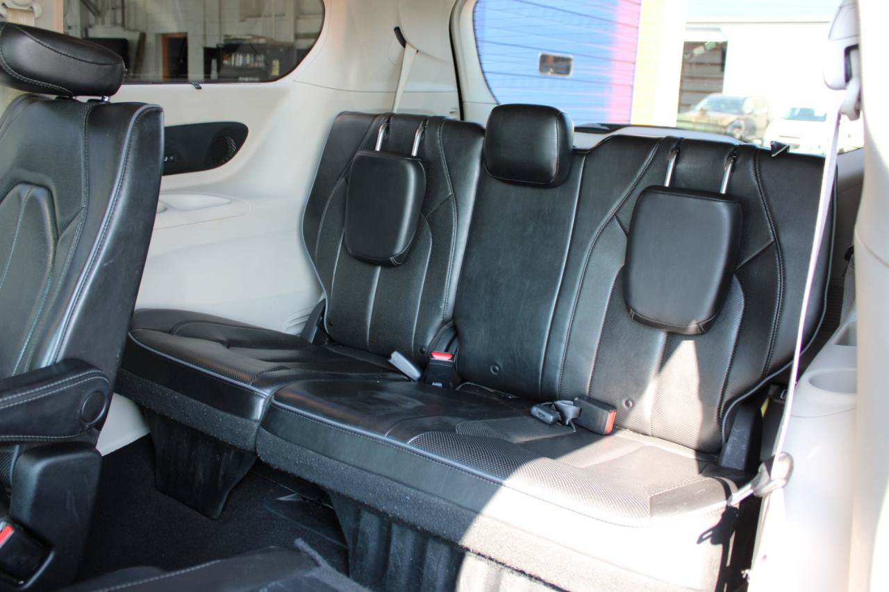 Used 2019 Chrysler Pacifica Limited FWD image 46