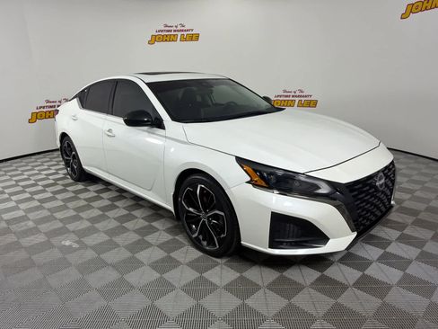 Used 2024 Nissan Altima 2.5 SR w/ SR Premium Package image 8