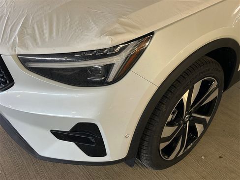 New 2026 Volvo XC40 B5 Ultra w/ Protection Package Premier image 7