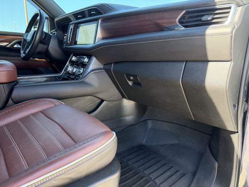 Used 2023 GMC Yukon Denali Ultimate image 12