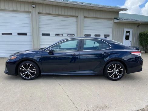 Used 2020 Toyota Camry SE FWD image 4