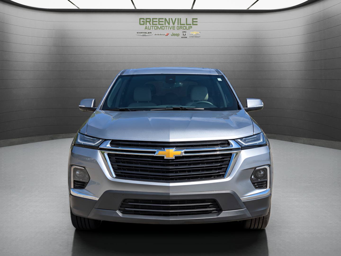 Used 2023 Chevrolet Traverse LS FWD image 2