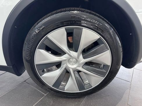 Used 2021 Tesla Model Y Long Range image 32