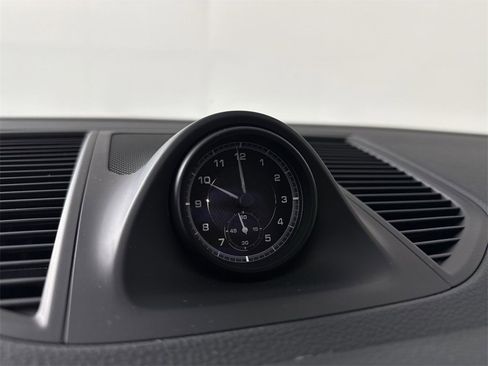 Certified 2025 Porsche Macan image 28