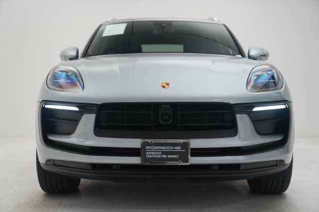 Certified 2026 Porsche Macan AWD/4WD image 4