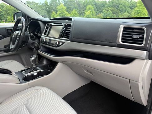 Used 2019 Toyota Highlander Plus w/ Protection Package #3 AWD/4WD image 24