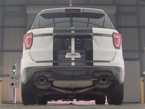 Used 2018 Ford Explorer XLT w/ Equipment Group 202A image 10