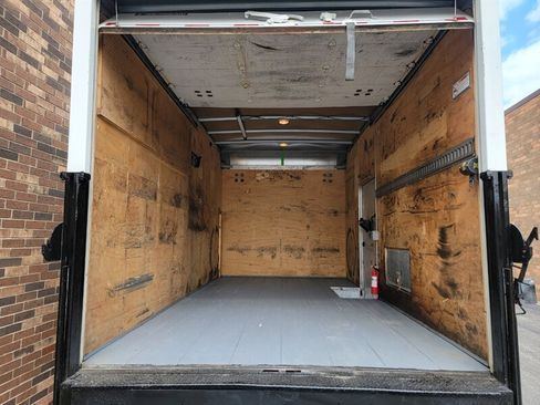 Used 2016 Ford F550 2WD Regular Cab Super Duty image 21