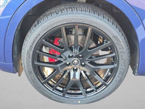 Used 2022 Maserati Levante GT AWD/4WD image 23
