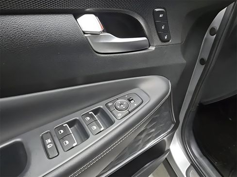 Used 2020 Hyundai Santa Fe Limited image 10