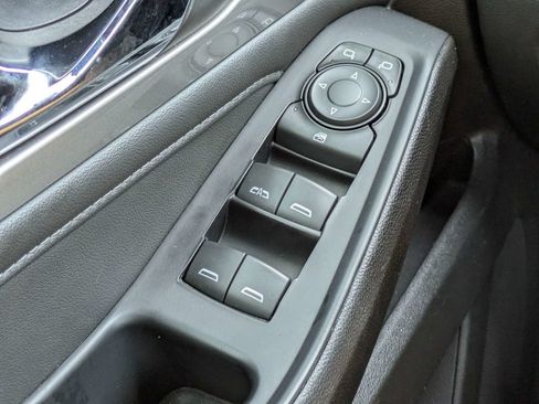 Used 2023 Chevrolet Traverse LT FWD image 24