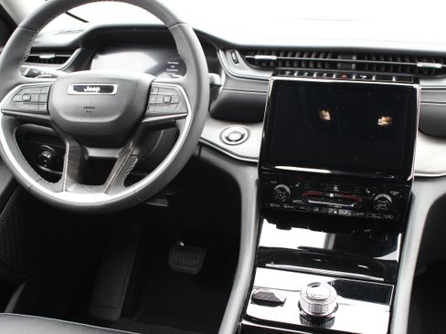 Used 2023 Jeep Grand Cherokee Limited image 11