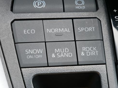 Used 2025 Toyota RAV4 XLE AWD/4WD image 29