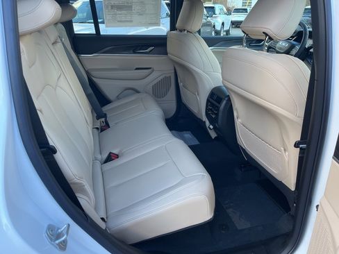 New 2025 Jeep Grand Cherokee Limited image 13