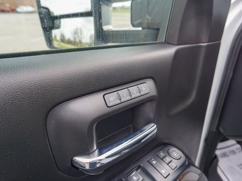 Used 2017 GMC Sierra 2500 Denali w/ Duramax Plus Package AWD/4WD image 17