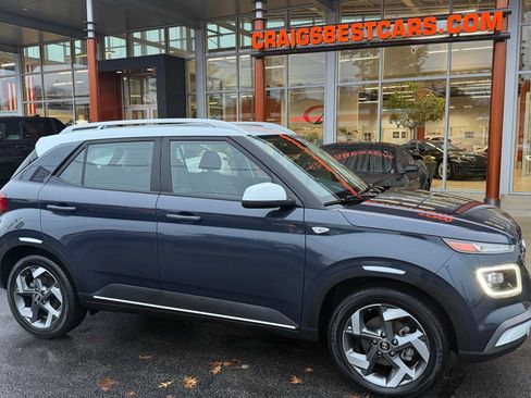 Used 2020 Hyundai Venue image 2