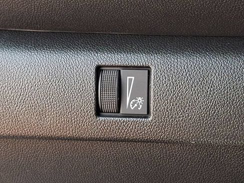 Used 2025 Chevrolet Colorado W/T RWD image 9