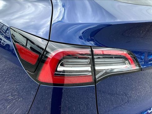 Used 2023 Tesla Model Y Long Range AWD/4WD image 17