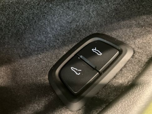 Used 2020 Chevrolet Corvette Stingray Coupe w/ 1LT image 12