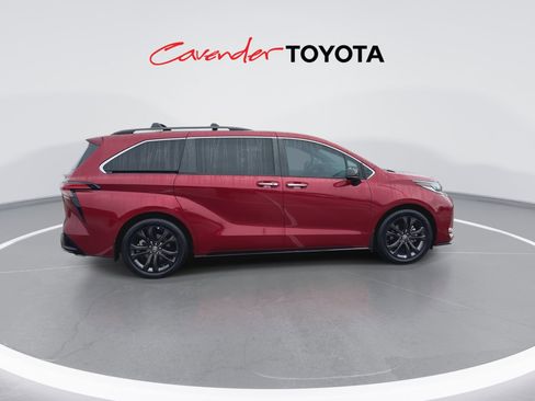 Certified 2024 Toyota Sienna XSE image 9
