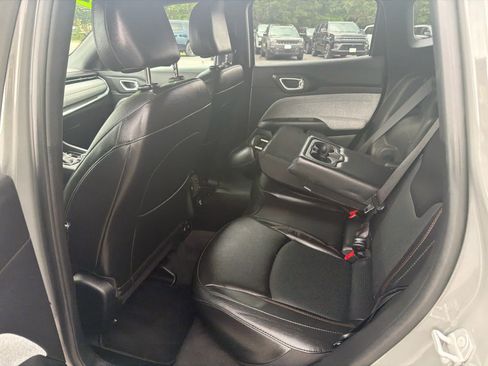 Used 2023 Jeep Compass Latitude AWD/4WD image 8