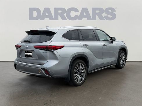 Used 2023 Toyota Highlander Platinum AWD/4WD image 7