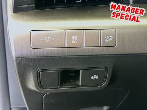 Used 2025 Hyundai Kona SEL FWD image 11