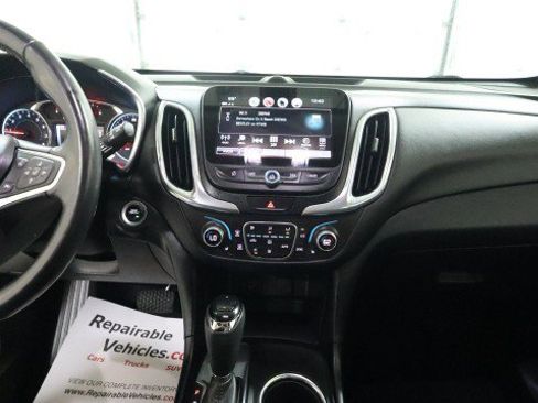 Used 2018 Chevrolet Equinox LT w/ Sun & Infotainment Package FWD image 14