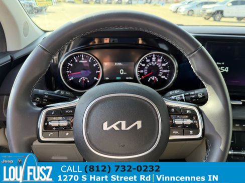 Used 2024 Kia Carnival EX image 21