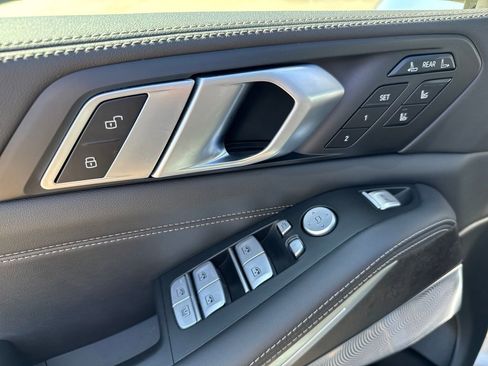 Used 2025 BMW X7 M60i AWD/4WD image 16