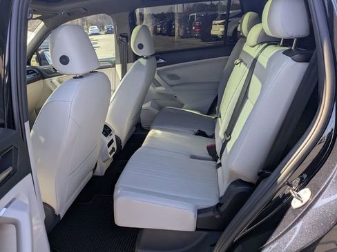 Used 2023 Volkswagen Tiguan SE R-Line image 13