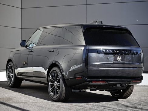New 2025 Land Rover Range Rover Long Wheelbase SE image 11
