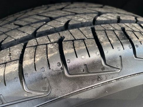 Used 2020 Chevrolet Equinox LT w/ Driver Convenience Package FWD image 18