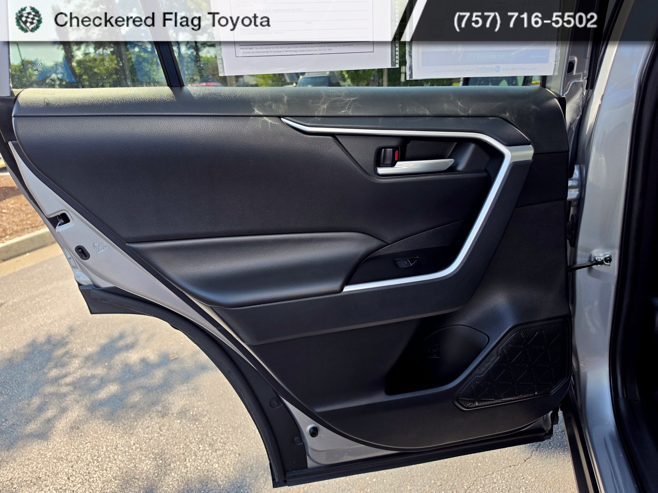 Used 2025 Toyota RAV4 XLE FWD image 28