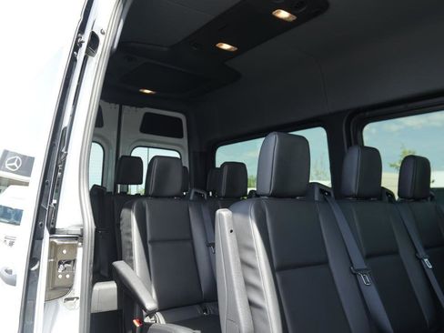 Used 2025 Mercedes-Benz Sprinter 2500 image 9