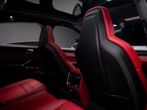 Used 2023 Porsche Cayenne Turbo image 75