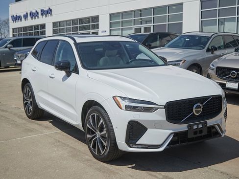 New 2025 Volvo XC60 B5 Plus w/ Protection Package Premier image 4