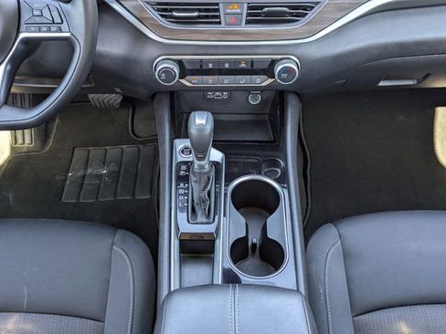 Used 2024 Nissan Altima 2.5 SV image 19