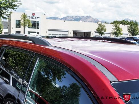 Used 2023 Chevrolet Traverse RS FWD image 5
