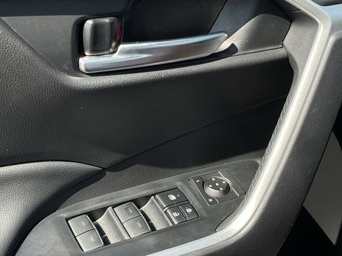 Used 2025 Toyota RAV4 XLE AWD/4WD image 21