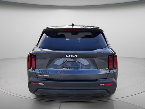 Used 2023 Kia Sorento LX image 6