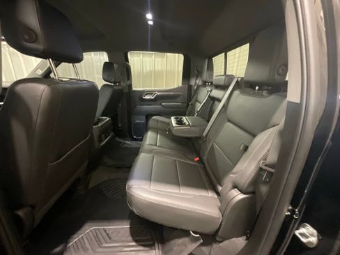 Used 2025 Chevrolet Silverado 1500 LT Trail Boss w/ Convenience Package II AWD/4WD image 9